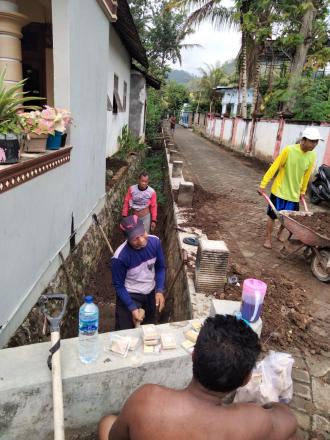 KEGIATAN BERSIH SALURAN AIR